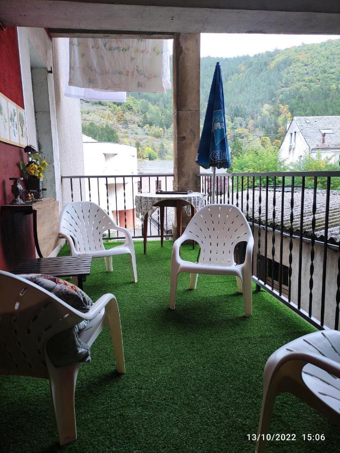 Appartement de 100m² avec parking Florac Buitenkant foto